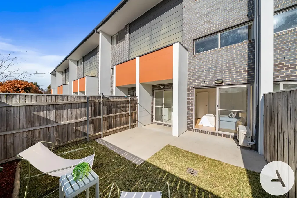 5/8 Henry Kendall St, Franklin, ACT 2913