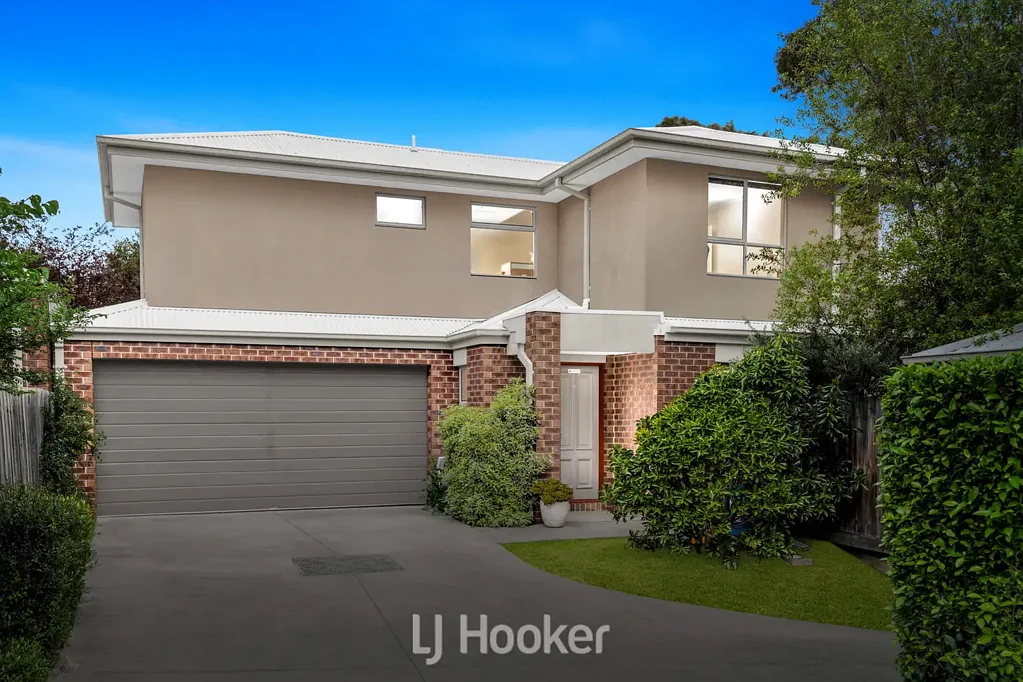 Narre Warren 3Kwarto Elegant Double-Storey Living in the Heart of Narre Warren