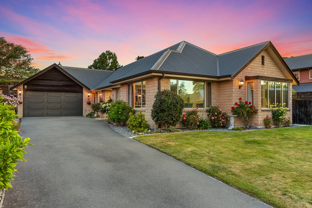 Burwood 4غرفة نوم Picture Perfect and Perfectly Positioned!