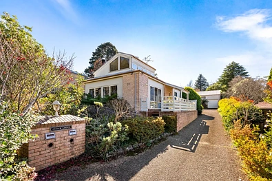 Katoomba 6 Bedroom Exceptional Flexibility & Income Potential