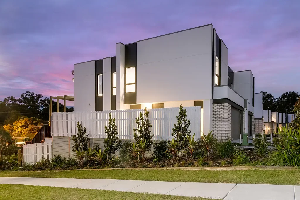 Kenmore 4ਬੈੱਡਰੂਮ Executive town house, positioned within the newly built treetops estate!