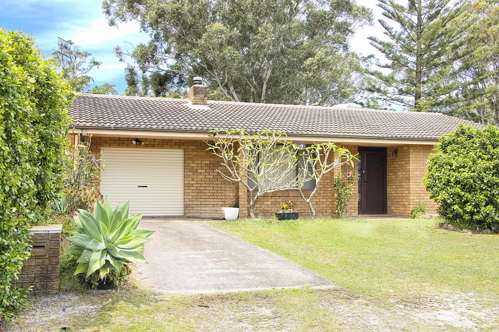 18 Dolphin Avenue, Hawks Nest, NSW 2324