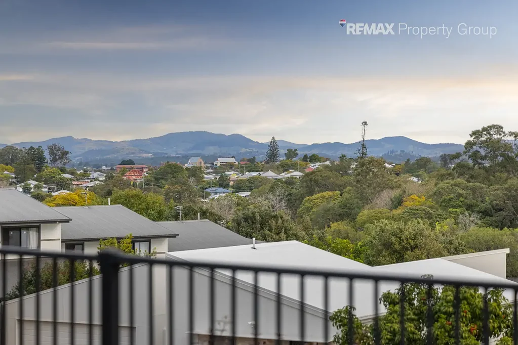Gympie 2房  Easy Living with Range Views