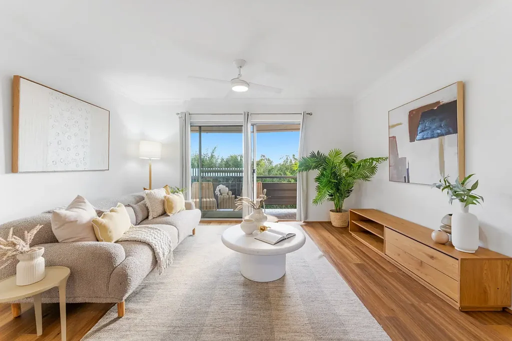 Wooloowin 2Kwarto Top-Floor Apartment in Premium Wooloowin Location - Views & Vacant Occupancy!