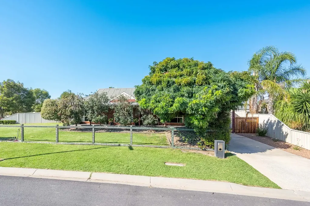 UPDATED HOME IN NORTH SHEPPARTON!