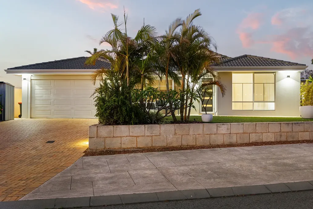 15 Pilgrim Place, Currambine, WA 6028