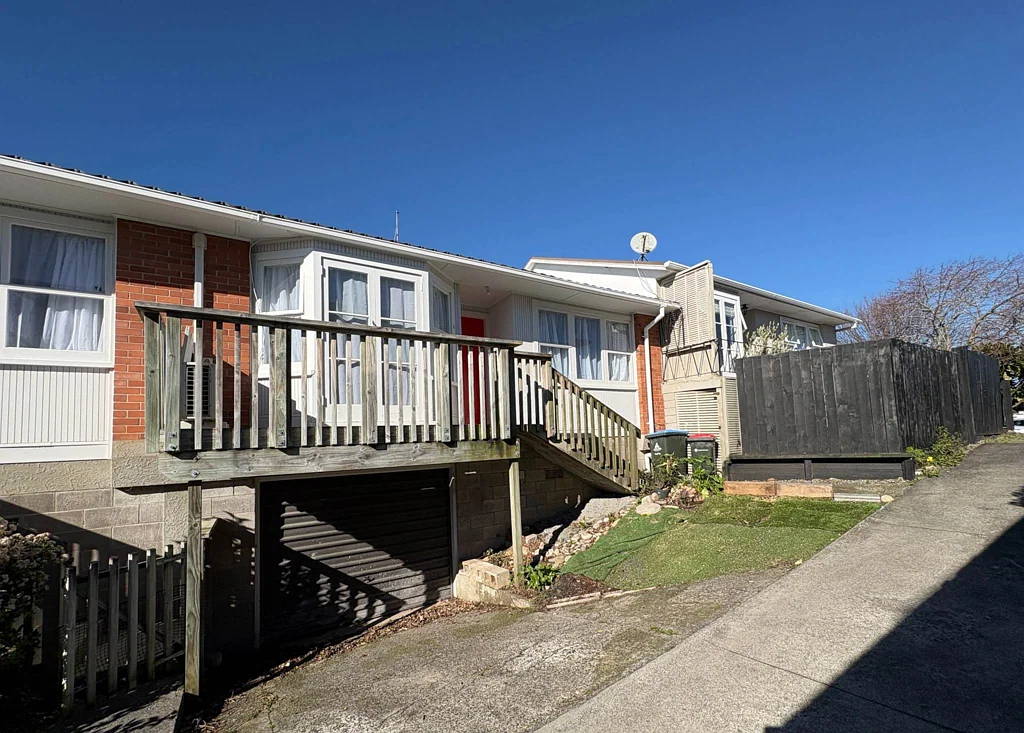 Spacious 1-Bedroom Unit with Parking in Kohimarama