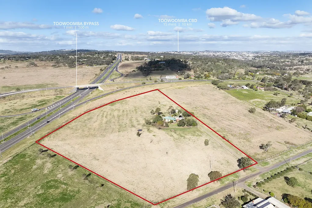 Charlton 4房 10英亩土地空间 6x6米双车库 多功能干草棚 宁静半农村环境 10 Acres - Lifestyle Acreage with Big Future Potential Within Toowoomba City Limits & the SEQ Planning Scheme.