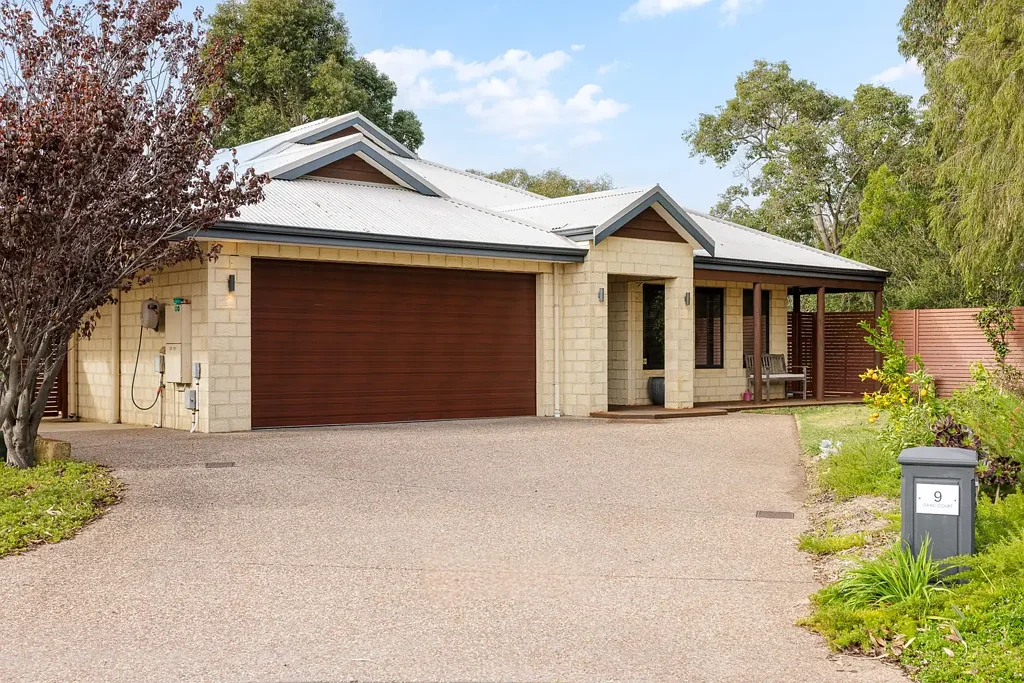 Millbridge 4房  Stunning 4-Bedroom Family Home with Spectacular Views in Millbridge
