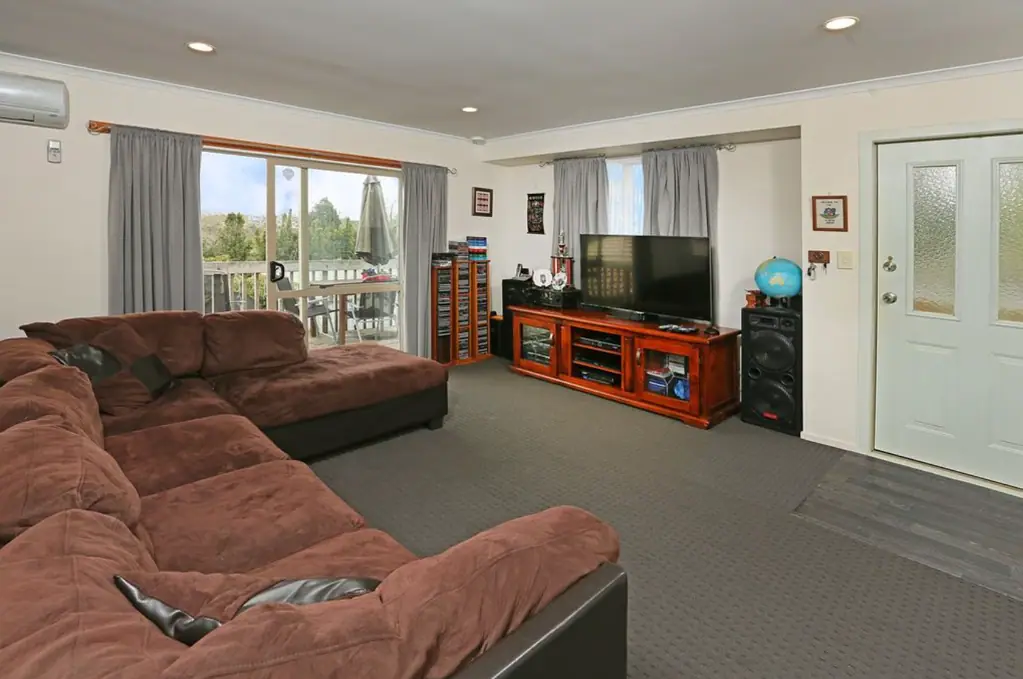 Henderson 3 Slaapkamer Elevated Views & Family Comfort in Henderson