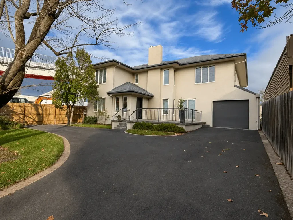 Spacious 4 Bedroom Family Home with Pool & Study