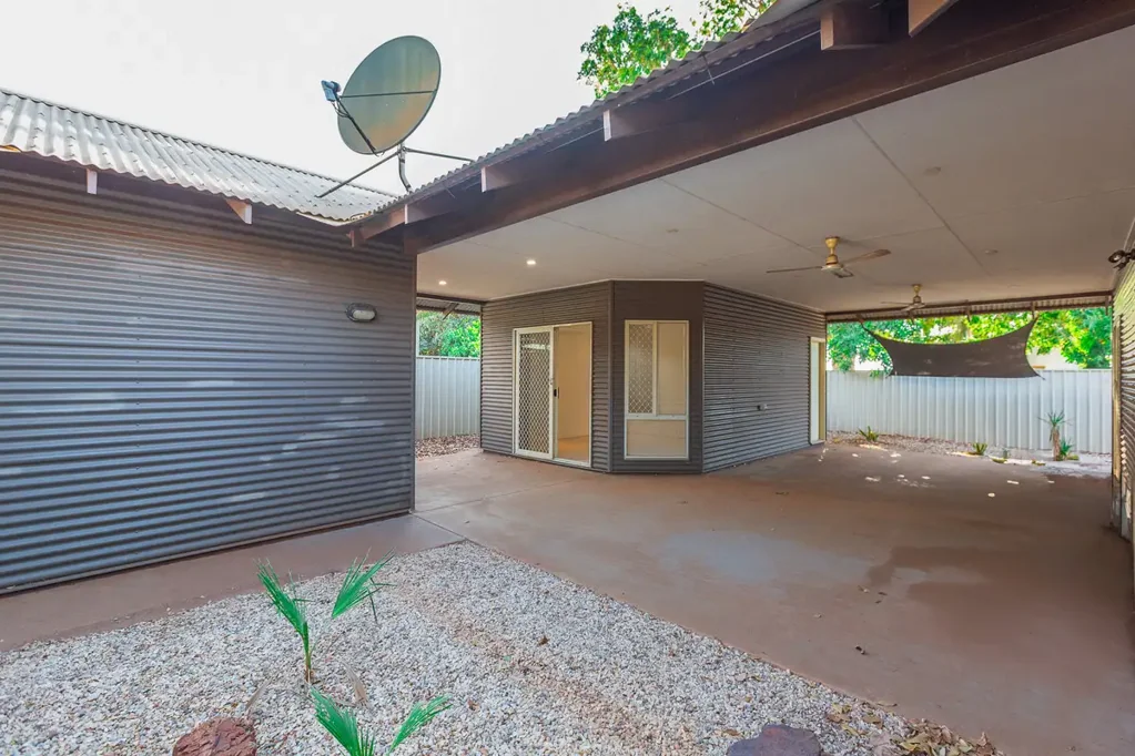 South Hedland 4房  LARGE! EXCLUSIVE! and EXECUTIVE family home! Leased until 2027 !!! SAME TENANTS have called this their home since the home was built in 2009!!!