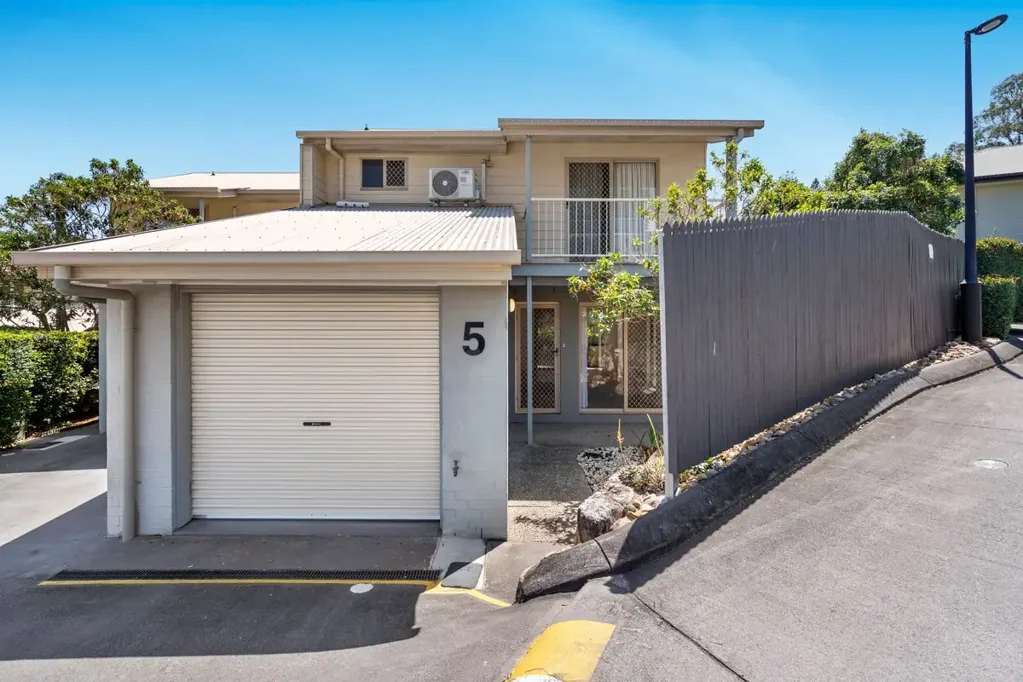 Stunning Townhome | Gorgeous Rear Entertaining | Air Con