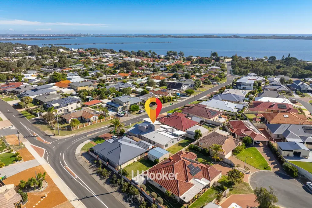 Australind 4房  Freshly Renovated Family Home With Your Very Own Stunning Estuary Views!