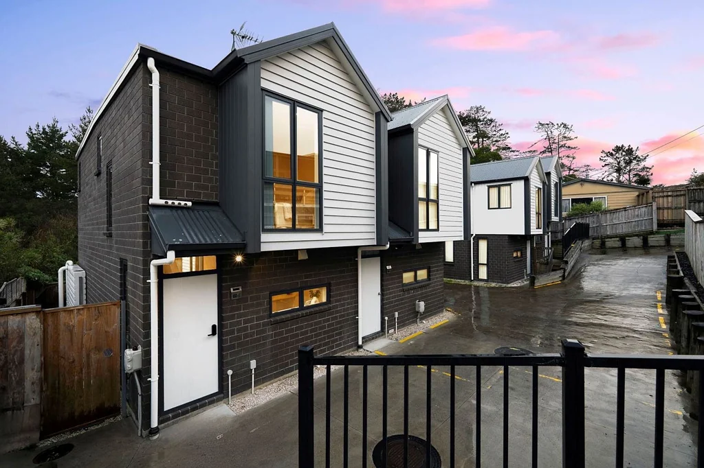 Gorgeous duplex in move in ready condition