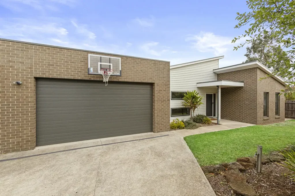 Portarlington 3Kwarto Modern Coastal Living at Its Best – Stunning Home in the Heart of Portarlington