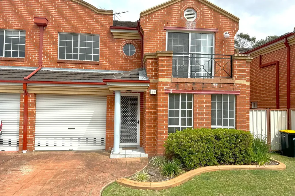 3 BEDROOMS TOWNHOUSE IN WATTLE GROVE!