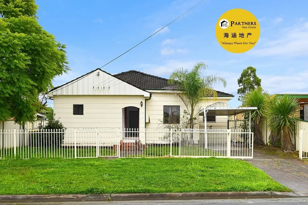 Comfortable House Within Minutes to All Amenities