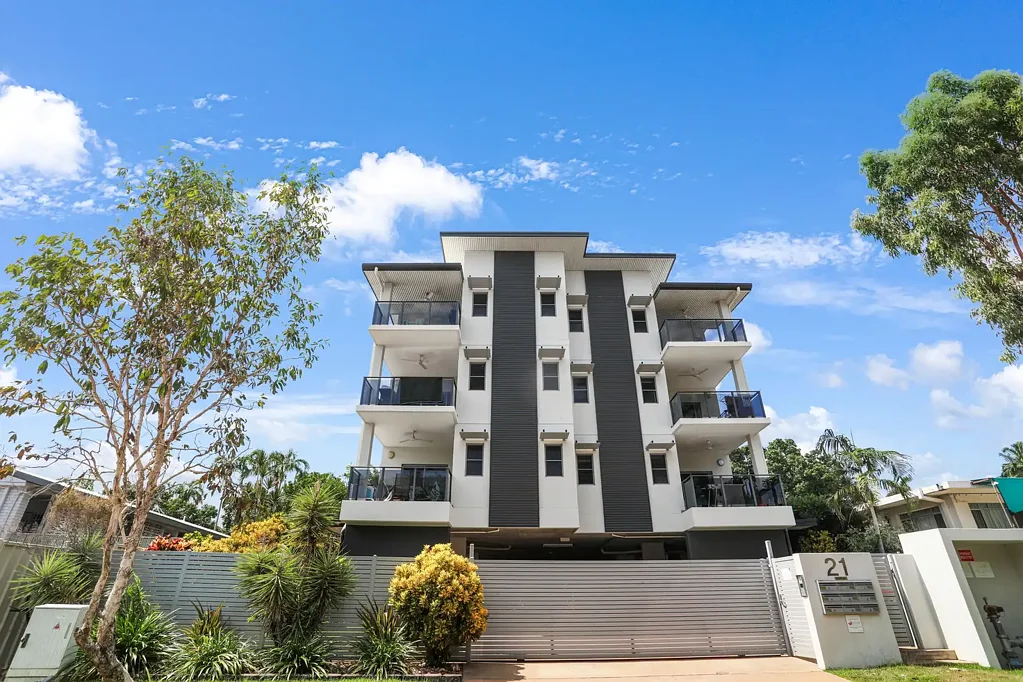 Rapid Creek 2Habitaciones Top-Floor Coastal Living with Strong Investment Potential