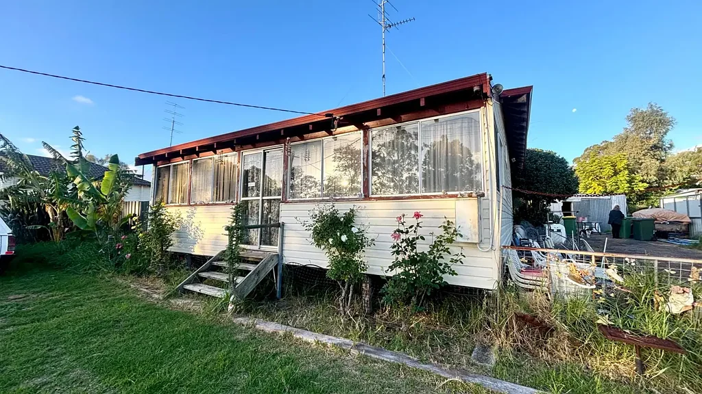 Waroona 3房  CALLING ALL TRADIES & RENOVATORS!
This home is SOLD AS IS