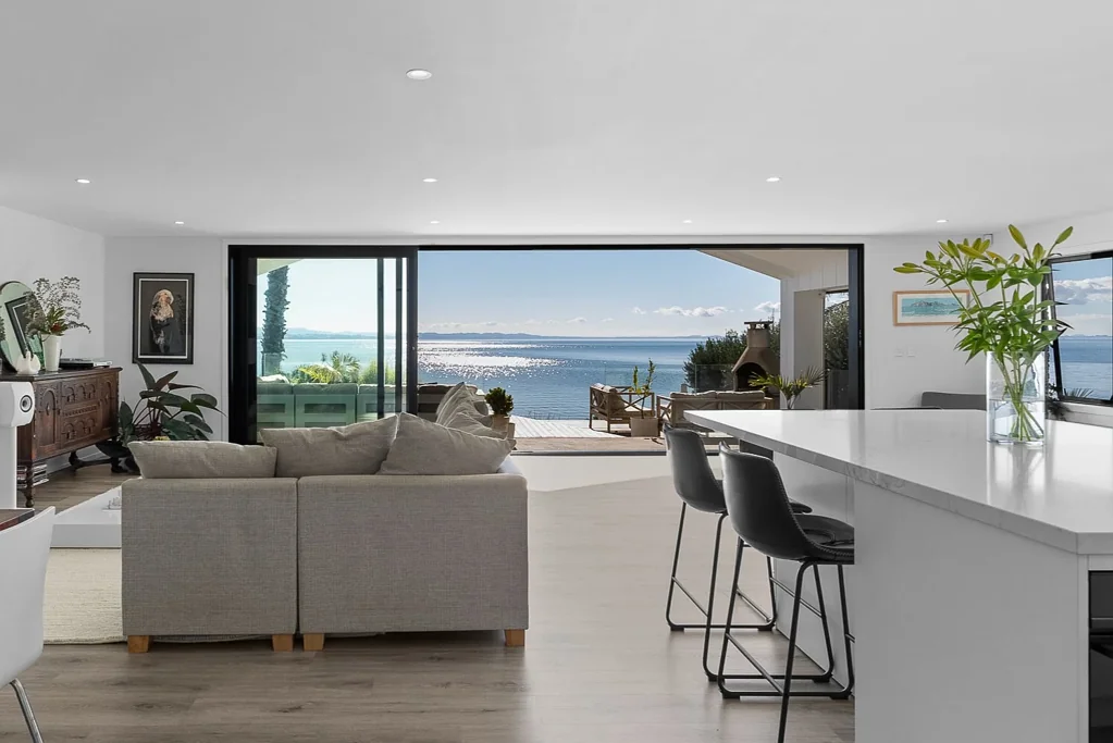 Clarks Beach 3ਬੈੱਡਰੂਮ The art of waterfront living