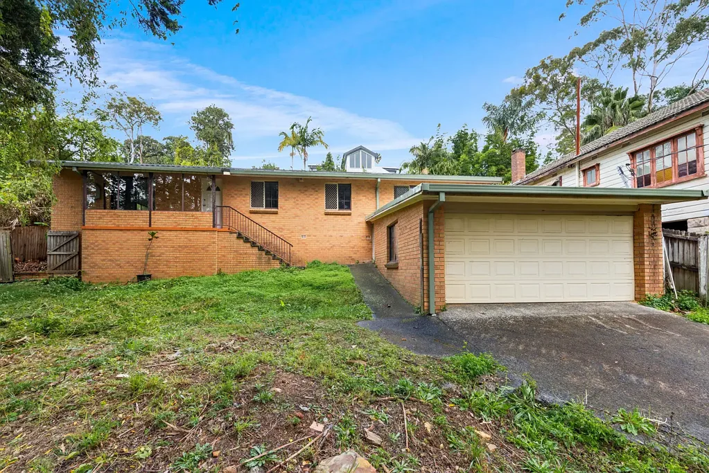 Gladesville 4房 DA已批准联排别墅地块 661平米高坡地 繁华Gladesville近邻 东Ryde优越位置 步行公园商圈 驾车猎溪兰角 RENOVATE OR BUILD - DA APPROVED DUPLEX SITE