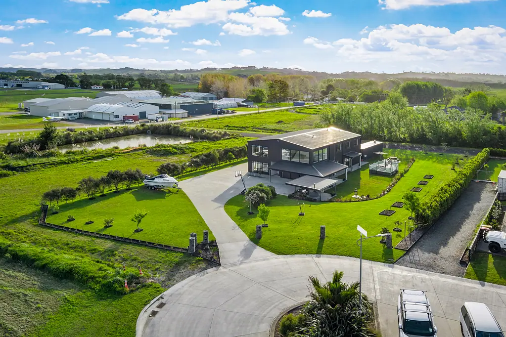 Dairy Flat 8房  Big, Bold, and Built for Connection