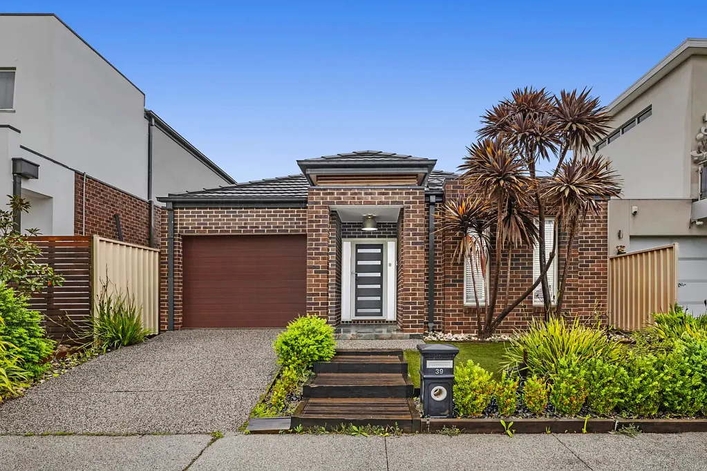 39 Broadway, Caroline Springs, VIC 3023