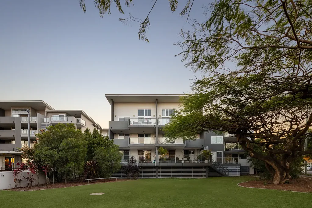 Indooroopilly 2ਬੈੱਡਰੂਮ Stylish and Spacious Ground Floor Apartment in Prime Indooroopilly
