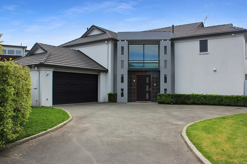 Executive Partly Furnished Home In Prestigious Chateau Drive