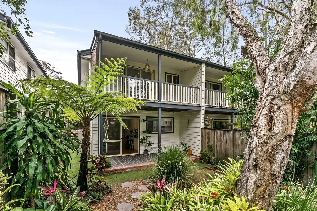 Spacious 273sqm Townhouse with Solar in Indooroopilly