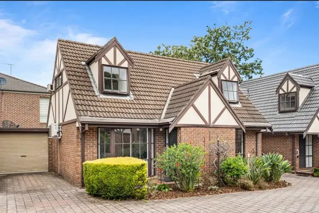 Beautiful unit within walking distance to Blackburn Station