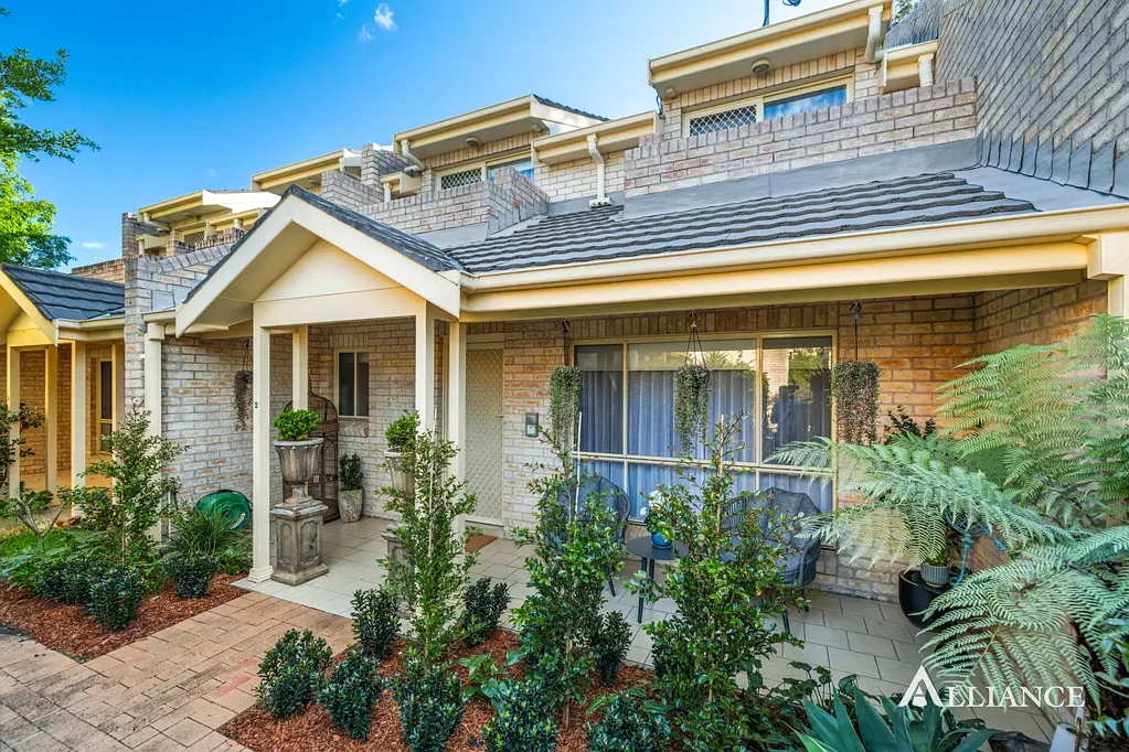 2/837 Henry Lawson Drive, Picnic Point, NSW 2213