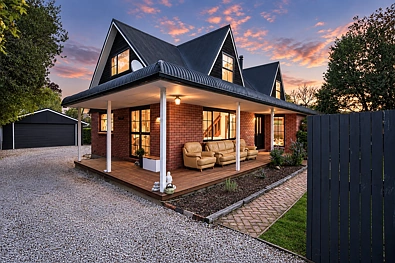Leithfield 3房  Four Car Garage, Huge Section, Village Charm