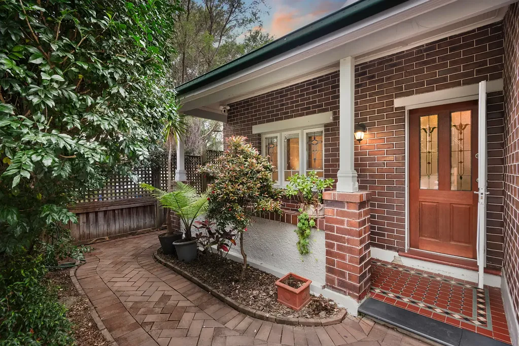 Marrickville 2कमरा Charming Semi with Modern Comforts and Entertainer's Backyard