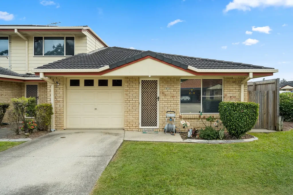 Brendale 3ਬੈੱਡਰੂਮ Updated & Stylish Single Story Townhouse