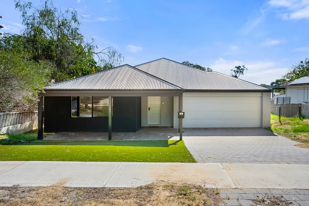 Medina 4房  A fresh, modern home with a blank canvas backyard.