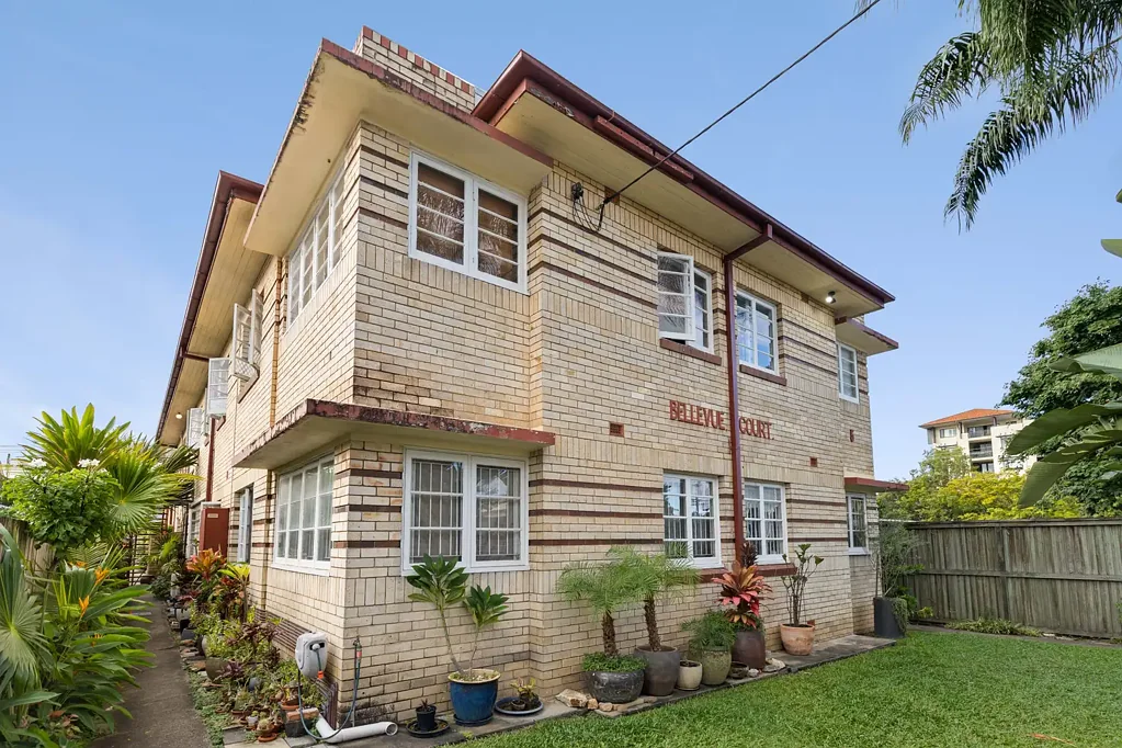 Clayfield 2房 《永恒的装饰艺术魅力，位于优越的Clayfield位置》 Timeless Art Deco Charm in Prime Clayfield Position