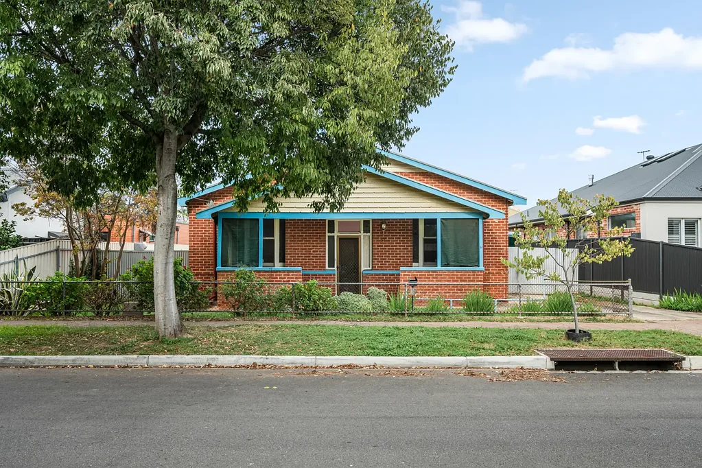 Prospect 3침실 Torrens Titled and Primed for Reinvention in a Prized Lifestyle Precinct.