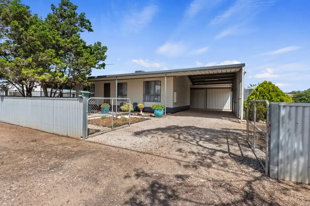 Wallaroo 2部屋 Simple, Comfortable Living on a Generous 1,210sqm Parcel