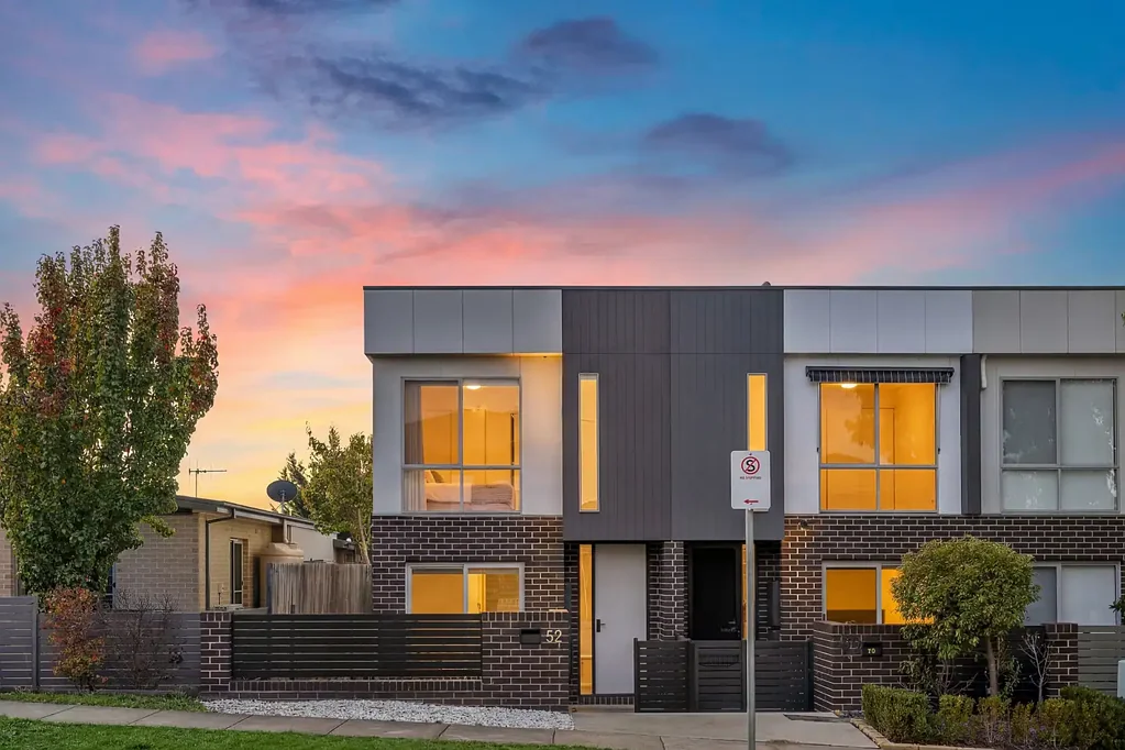 Casey 2침실 Separate title living with exceptional convenience in the heart of Casey