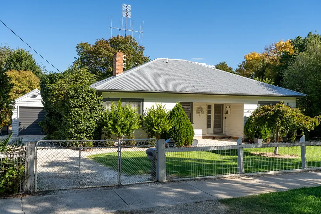 Euroa 4 Bedroom Sevens Creek parkland at the end of the street