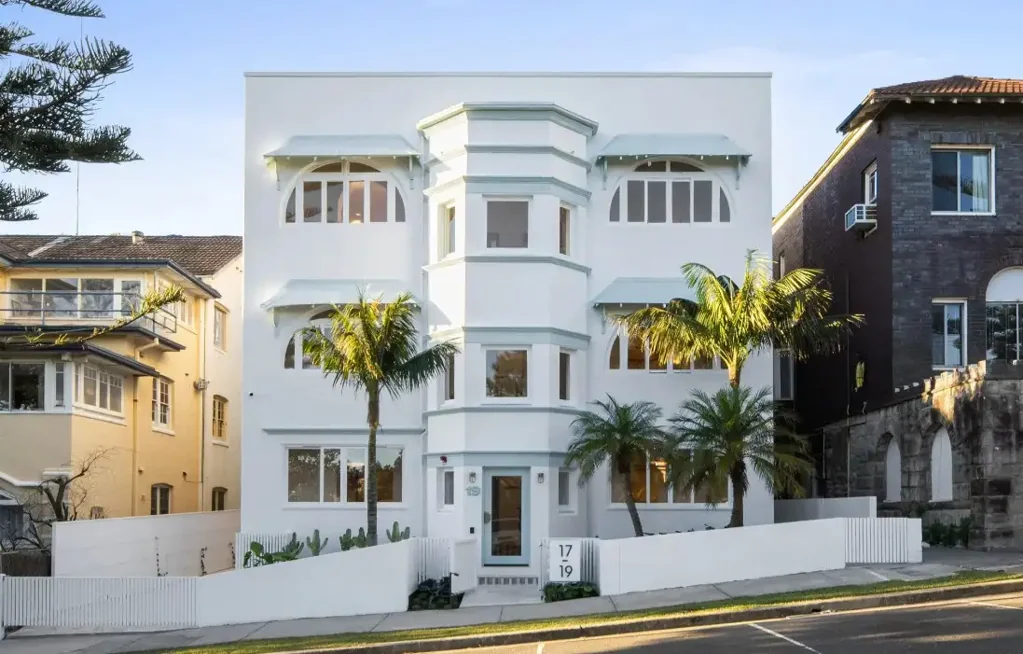 New Designer Beachside Apartment, Fully Furnished