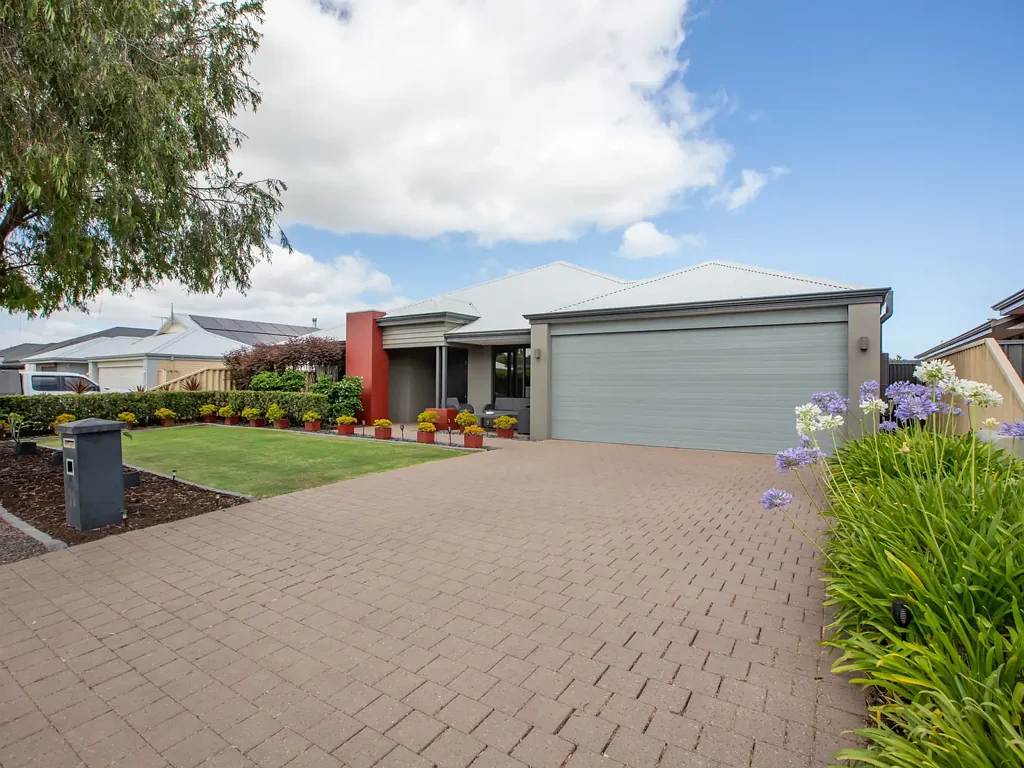 11 Glenelg Drive, Millbridge, WA 6232