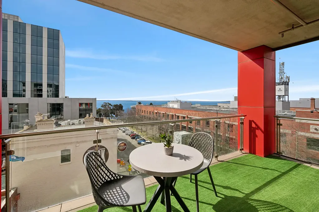 Geelong 2房  Waterfront Lifestyle Awaits