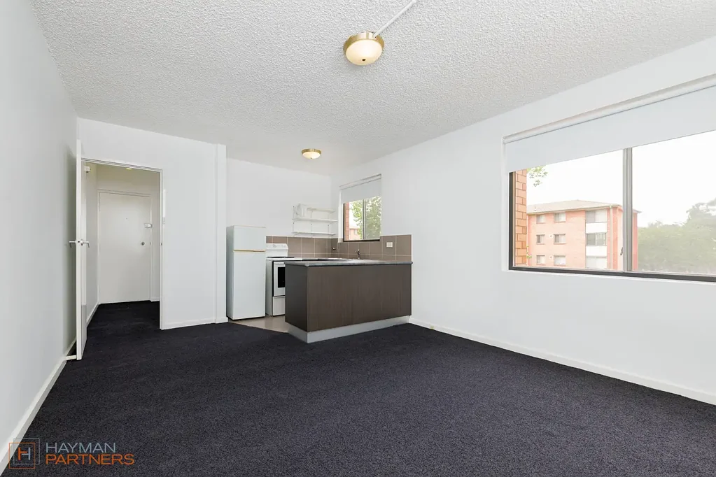 Curtin 1房  Leafy First Floor Living in a Convenient Curtin Setting