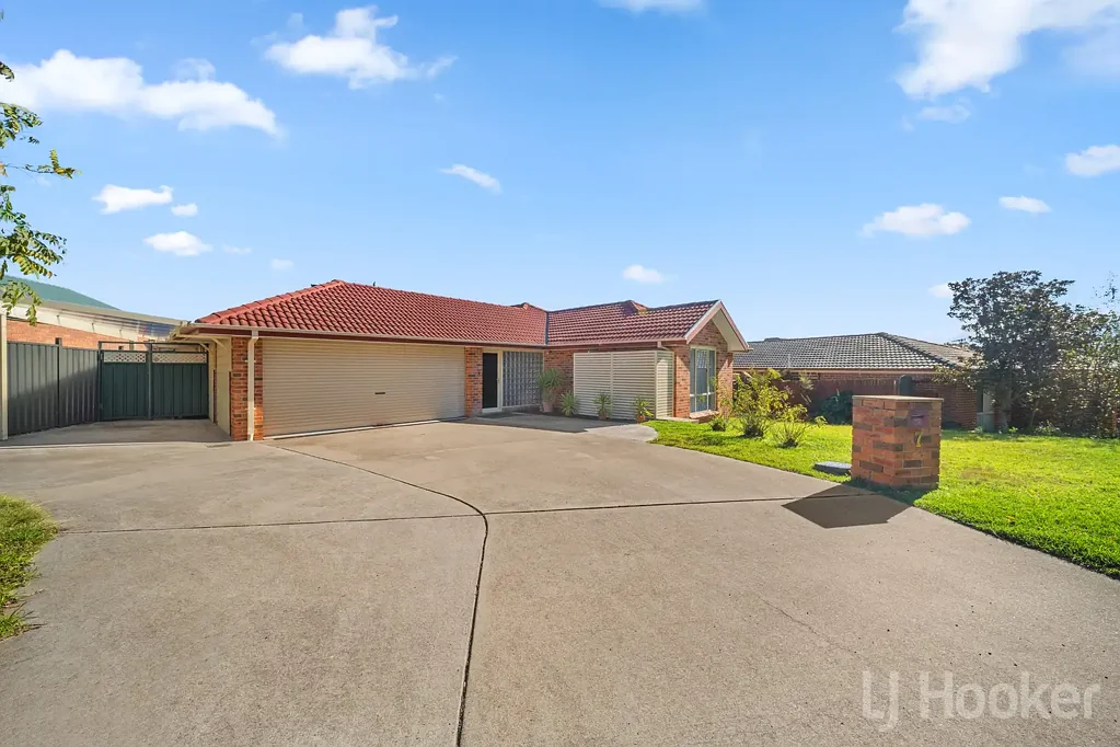 Jerrabomberra 5Kwarto LARGE FAMILY HOME WITH VIEWS & POOL