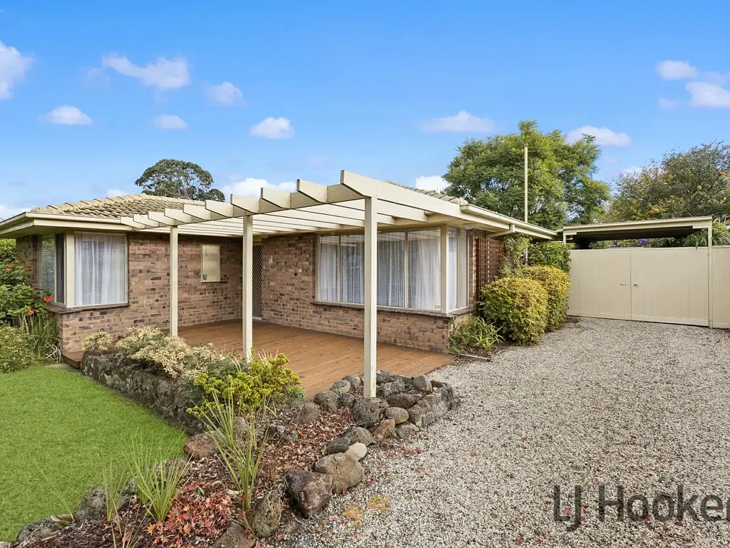 Boronia 4Moenga A Hidden Garden Oasis with Flexible Family Living
