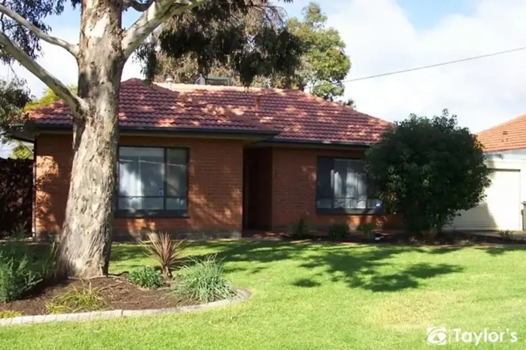 ATTRACTIVE FAMILY HOME - UPDATED KITCHEN!