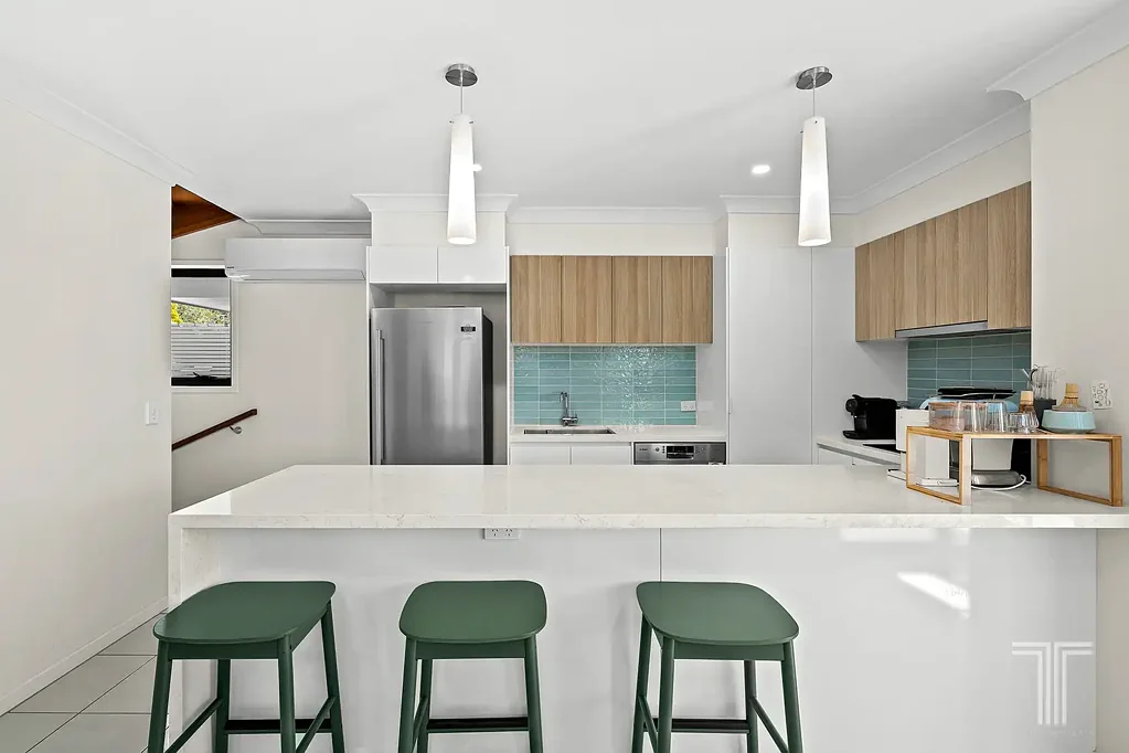 Mount Gravatt East 3 Bedroom Walk to Shops, Schools and Transport from this Tri-Level Townhouse